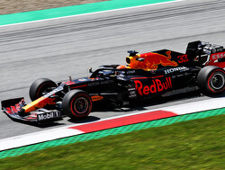 FP2: Verstappen fastest, Ricciardo crashes hard