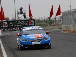 Alain Menu verslaat Tom Coronel ondanks superstart