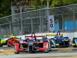 Buemi wint in Uruguay, snelle Vergne valt uit