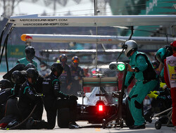 Mercedes to change pitstop strategy - Lauda