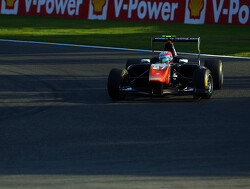 Luca Ghiotto pakt pole op nat Monza