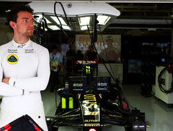 Police blocks Lotus pitbox