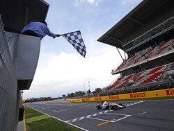 Leclerc domineert hoofdrace, De Vries pakt eerste podiumplaats