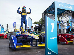 Sebastien Buemi wint seizoensopener Formule E in Hong Kong