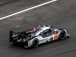 Porsche bepaalt tempo in eerste training