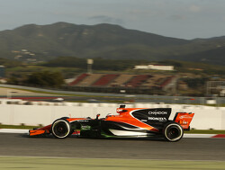 McLaren forced to deal with drivers differently