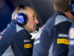 Symonds: "Command centre on pit walls are out-dated"