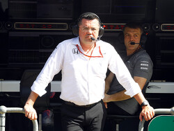 Boullier: "Button will be fine afer 10 laps"
