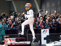 Ecclestone tips Hamilton to beat Vettel in 2017