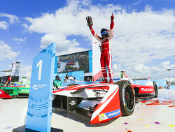 Racewinnaar Abt gediskwalificeerd, Rosenqvist erft zege in tweede race Hong Kong