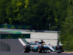 Hamilton hints at Mercedes stay but claims assessing future is "difficult"