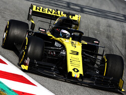 Ricciardo encouraged by Renault's tyre performance