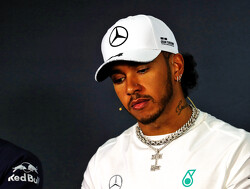 Hamilton calls for a more challenging F1