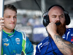 Karam en Daly voor Carlin in Iowa - Carpenter geeft Karam 'The Finger' in 2015