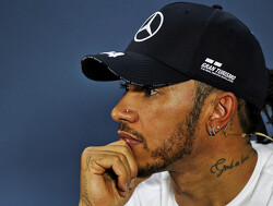 Gebrek aan races slaat gat in bestaan van Lewis Hamilton