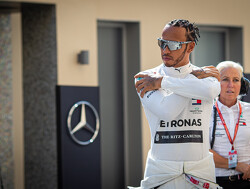 Hamilton: "Ik moet Raikkonen maar gaan betalen om te blijven racen"