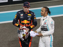 Duitse media: "Max Verstappen moet naar Mercedes of Lewis Hamilton naar Red Bull"