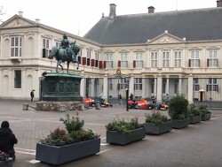 Orange Army op de been gebracht op Zandvoort voor opnames video Red Bull