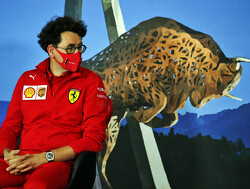 Ferrari-teambaas Binotto bevestigt: "Een van onze juniors rijdt F1 volgend jaar"