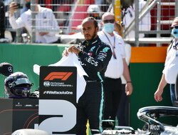 Hamilton behoudt P2 na vrijspraak door stewards