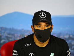 Lewis Hamilton speelt pokerspel rondom nieuw contract