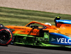 Lando Norris laat speciale helm Britse GP bij 6-jarige ontwerpster Eva bezorgen