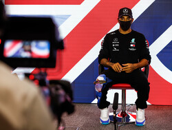 Lewis Hamilton: "F1 gebruikt rode vlaggen om show te maken"