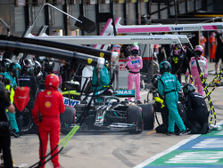 VT1: Bottas sneller dan Hamilton, Max Verstappen komt bijna een seconde tekort