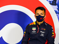 Alexander Albon klaagt over RB16: "Voelt elke ronde anders aan"