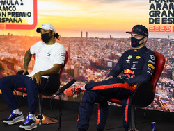 Max Verstappen over steun tegen racisme: "Denk dat Lewis Hamilton dat waardeert"