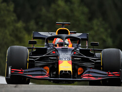 Max Verstappen experimenteert met downforce op moeizame vrijdag