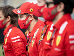 Vettel sneert naar Ferrari: "Ze verdienen deze situatie"