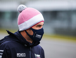 Sergio Perez klaagt over koud weer: "Dit is nog erger dan wintertesten"