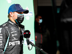 Valtteri Bottas na pole: "Lewis en Max zullen me morgen gaan uitdagen"