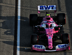 Lance Stroll duwt monteur aan de kant tijdens pitstop