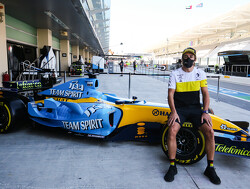 Onboard bij Fernando Alonso in Abu Dhabi met de Renault-F1 Bolide uit 2005