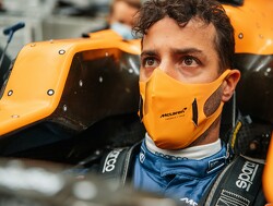 Daniel Ricciardo verricht 'seatfitting' bij zijn nieuwe team McLaren