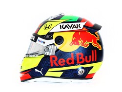 Sergio Perez toont zijn eerste helm in dienst van Red Bull