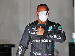 Hamilton smeekt Mercedes om updates maar Wolff houdt het tegen