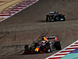 Samenvatting GP Bahrein: Verstappen verliest gevecht vooraan, Hamilton wint GP Bahrein