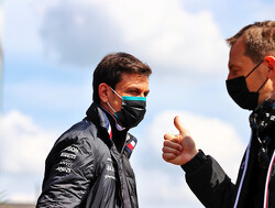 Wolff spricht trotzdem mit der Presse und rechnet mit einer dramatischen Qualifikation für Mercedes