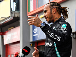 Lewis Hamilton scoort extra punt met snelste raceronde op Imola