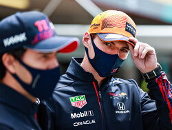 Max Verstappen prijst Sergio Perez om diens snelheid in Bakoe. "Zo doe je dat"