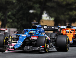 Fernando Alonso in de Franse punten in thuisrace Alpine, Fransman Ocon puntloos op P14