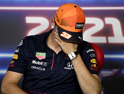 Max Verstappen gokt niet alleen op overwinning: "Hopelijk lekker eten, maar helaas vroeg opstaan"