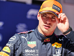 Verstappen grapt tegen journalisten: "Red Bull kan het weer beinvloeden"