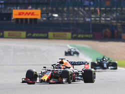 Max Verstappen is bezig met echte race na overwinning sprintrace: "Morgen wordt pas een spannende strijd"