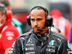 Mercedes denkt na over wisselen motor van Hamilton: "Voorlopig geen commentaar"