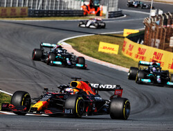 Niet Mercedes maar Aston Martin verantwoordelijk voor bijna straf Verstappen