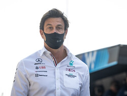 Toto Wolff fakkelt FIA af vanwege ongestrafte Max Verstappen: "Beschamend!"